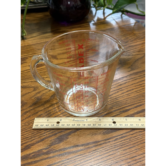 Vintage PYREX Glass Liquid 1 Quart 4 Cup Measuring Red Lettering "D" Handle USA - Picture 7 of 10